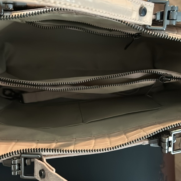 Firenze Croc Embossed Leather tote crossbody Tan - Picture 6 of 7